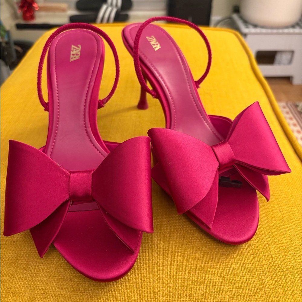 Zara Women's Fuchsia Bow Heels
